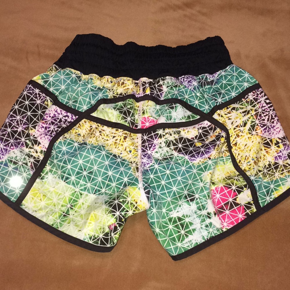 LULULEMON Tracker Short in Paradise Grid